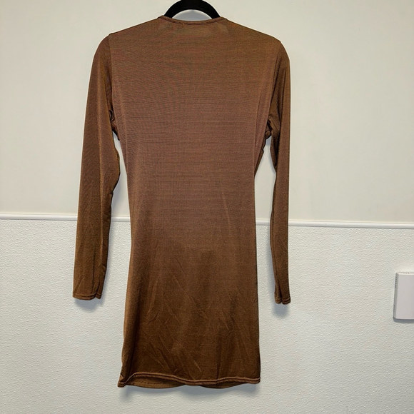 Boohoo Women's dark gold Mini Dress 10 night going out long sleeve plunge neck - Picture 9 of 9